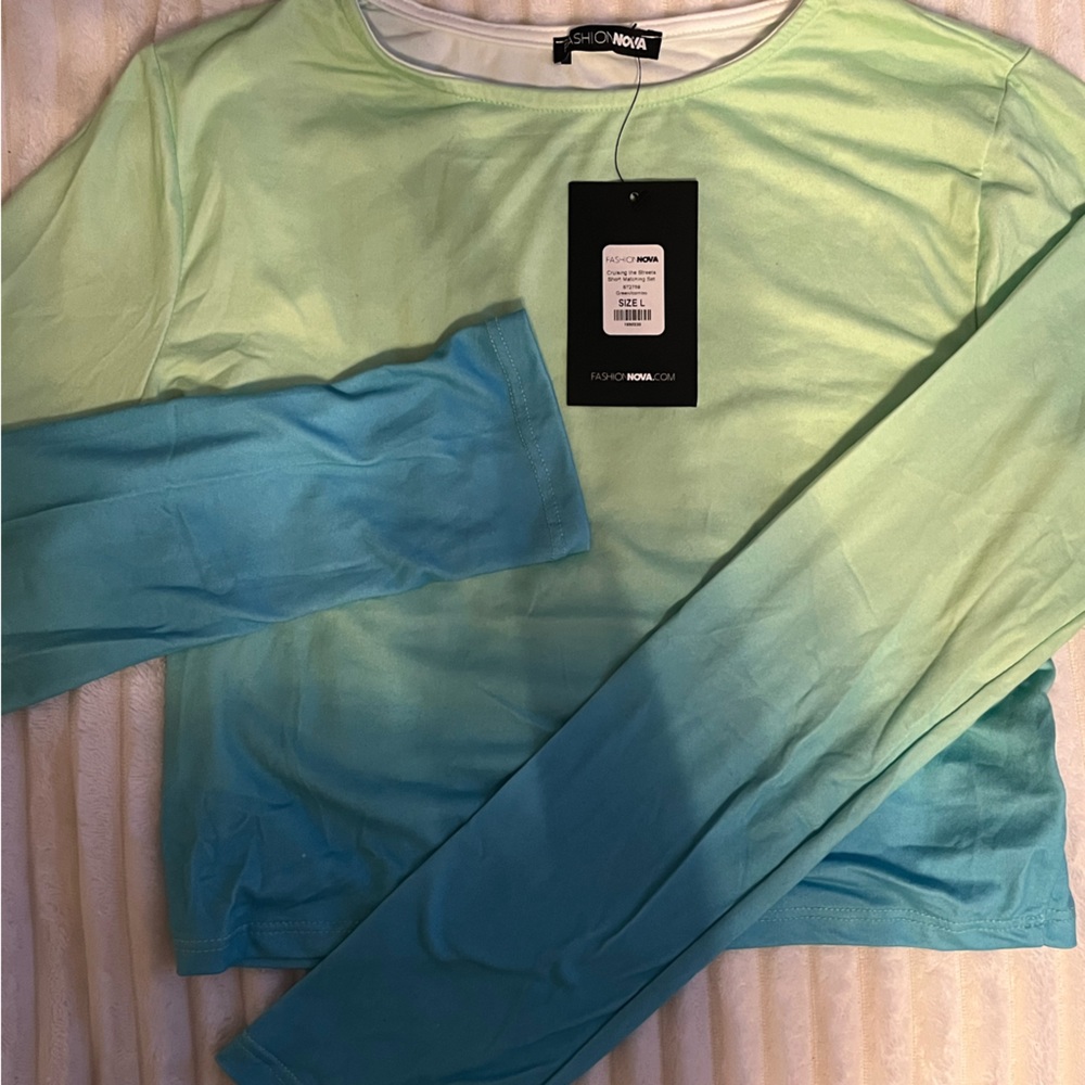 Fashion Nova Long sleeve crop top